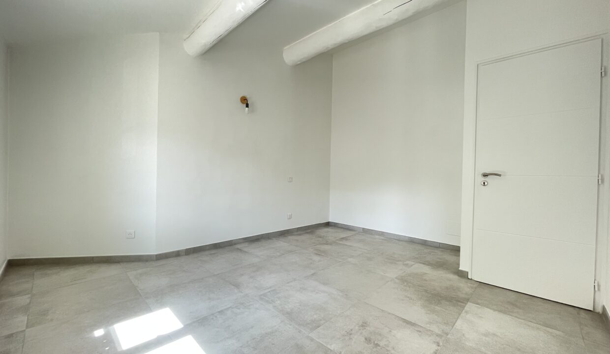 Velleron duplex avec terrasse et garage chambre 1