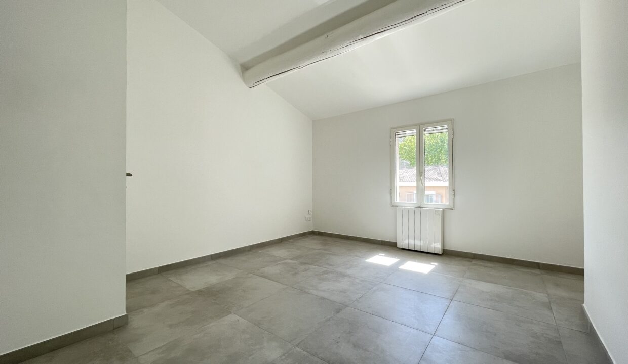 Velleron duplex avec terrasse et garage chambre
