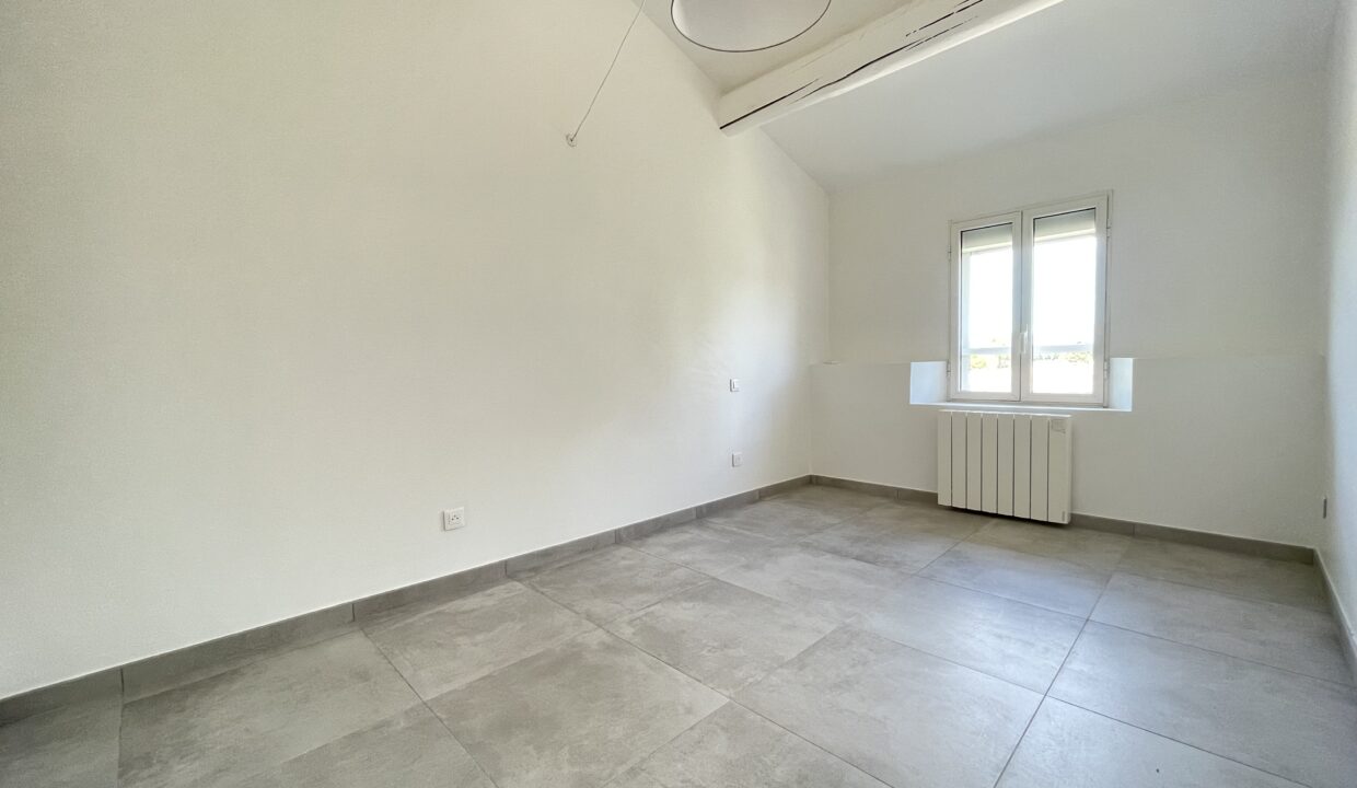 Velleron duplex avec terrasse et garage chambre 2