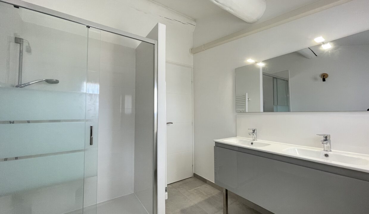 Velleron duplex avec terrasse et garage vasque double