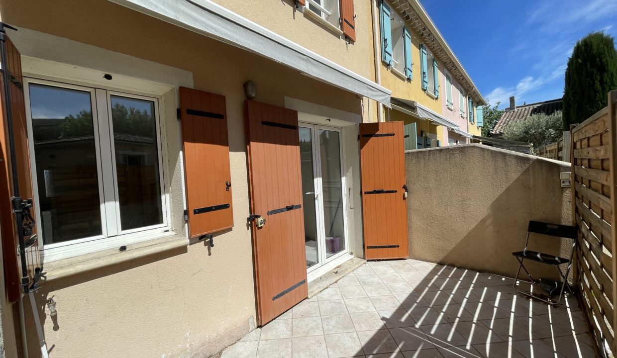 Velleron duplex avec terrasse et garage vue terrasse
