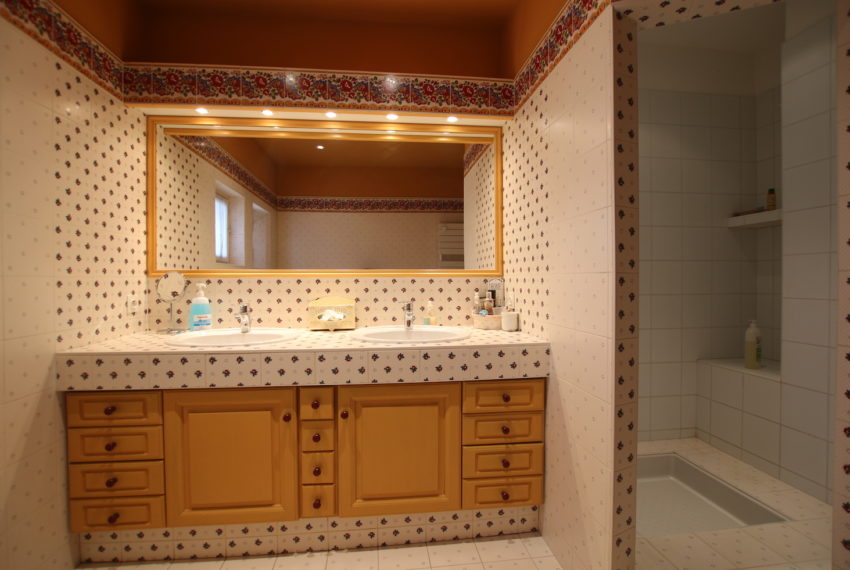 Carpentras demeure de charme salle de bain baignoire douche