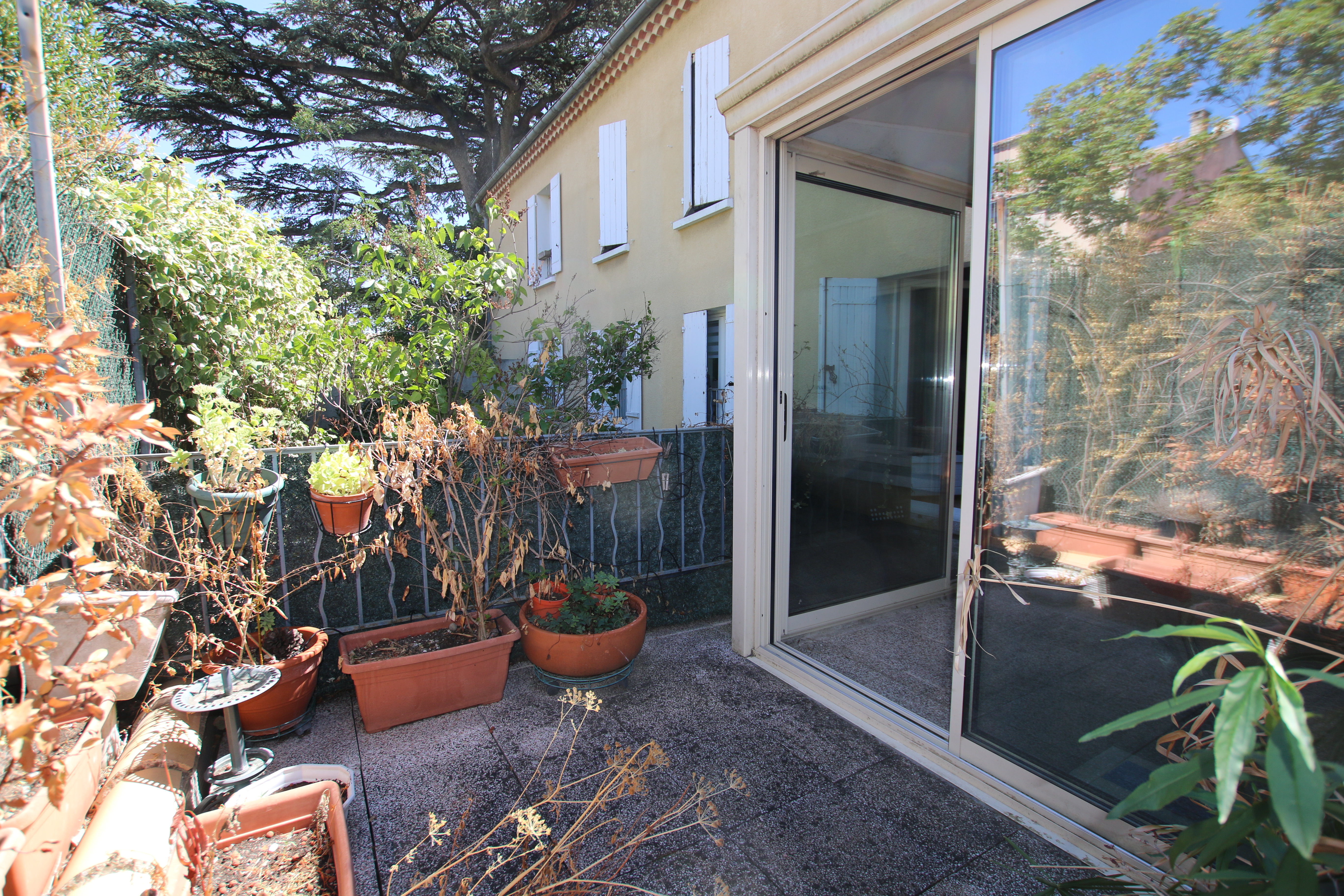 Carpentras : apartment with garden and parking