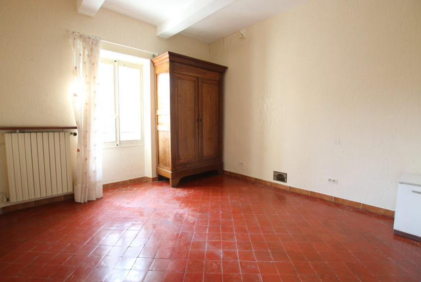 Carpentras maison avec jardin et deux garages chambre suite