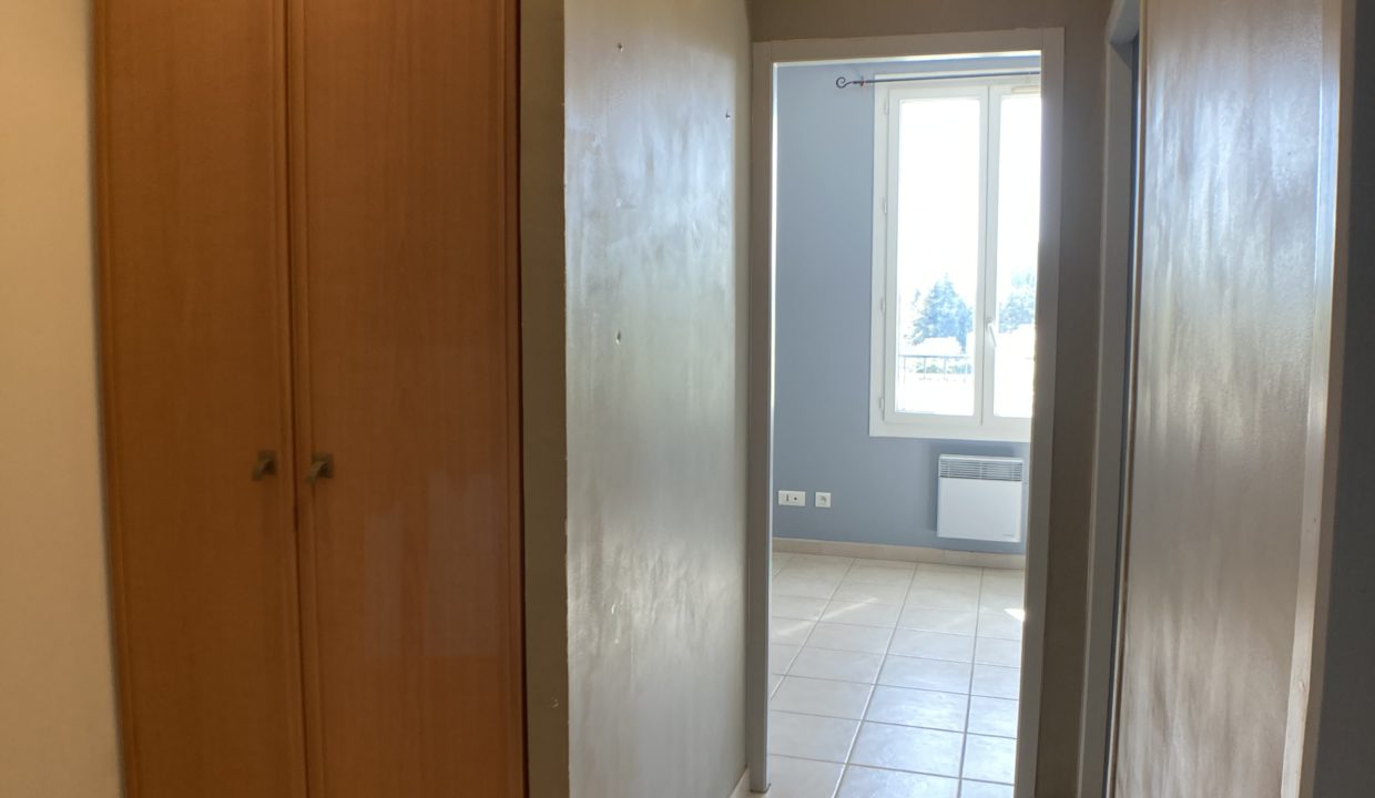 Carpentras duplex jardin couloir