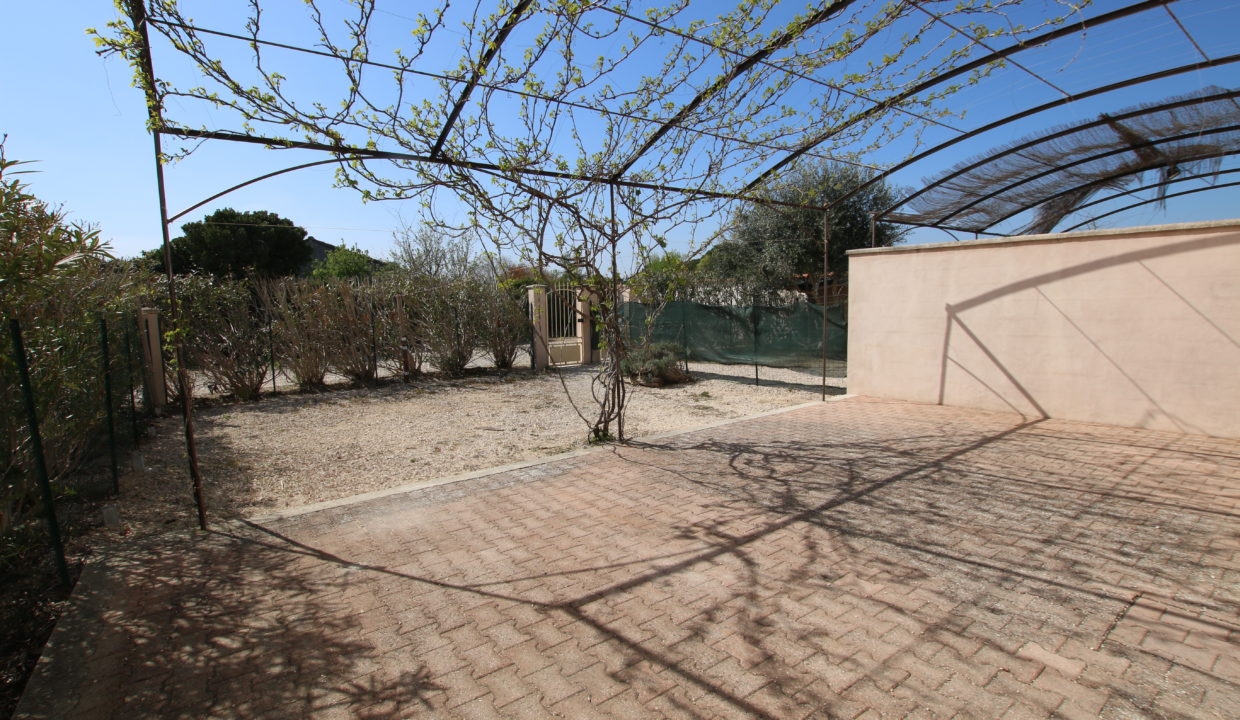 Carpentras duplex jardin pergola vigne