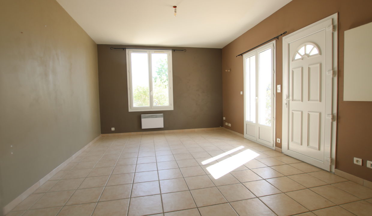 Carpentras duplex jardin salon