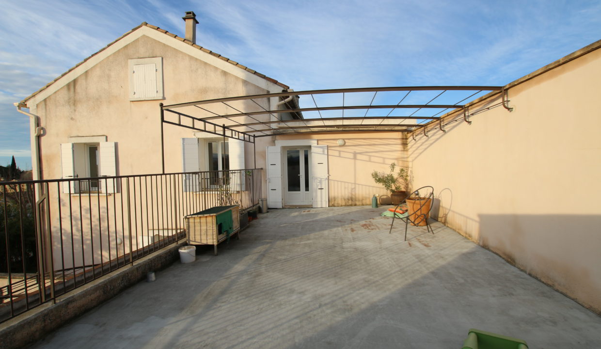 Carpentras appartement avec grande terrasse