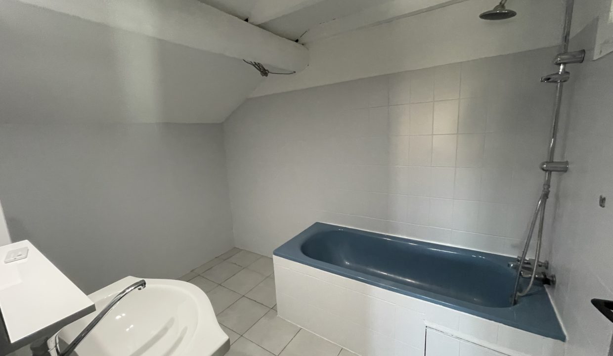 Carpentras appartement avec garage baignoire