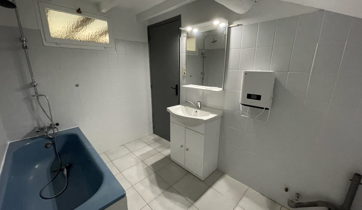 Carpentras appartement avec garage salle de bain