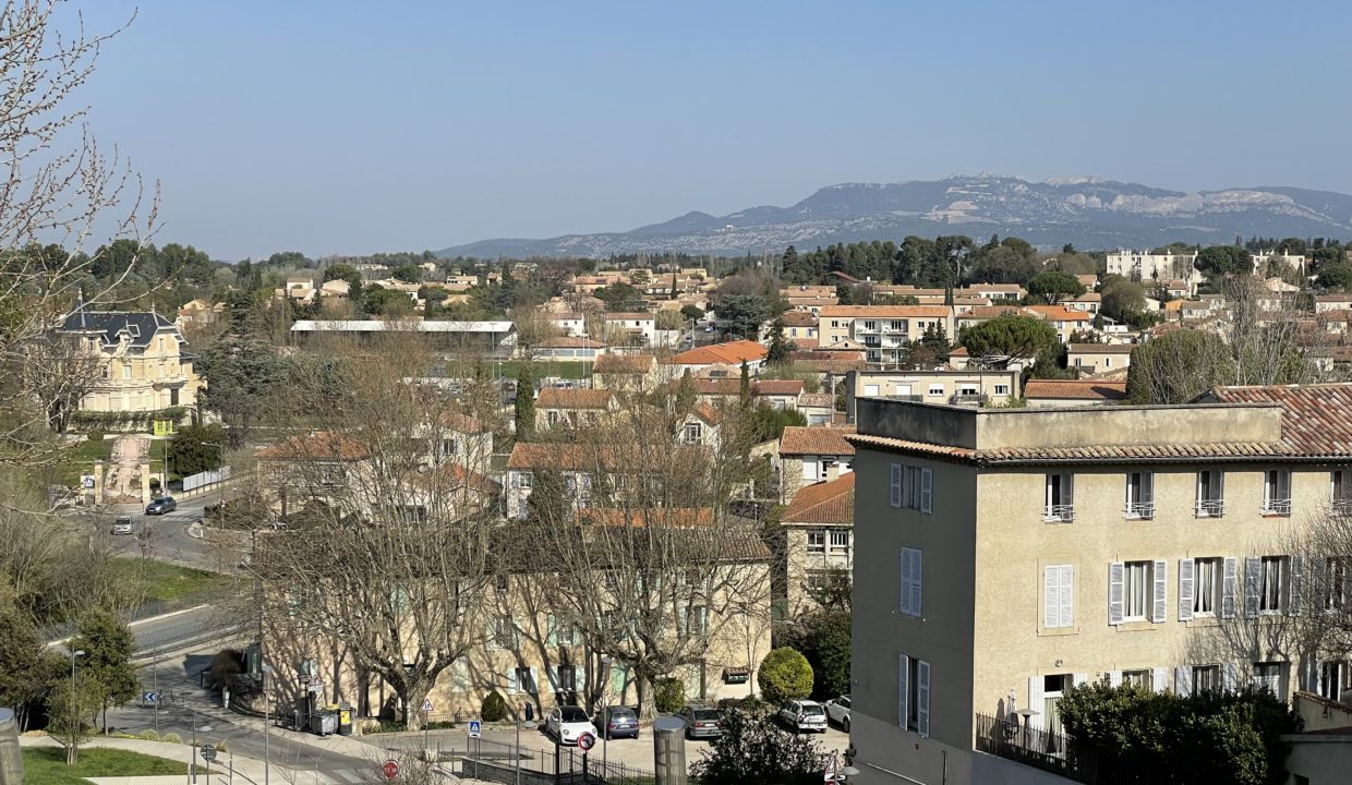 Carpentras maison de ville avec grand garage