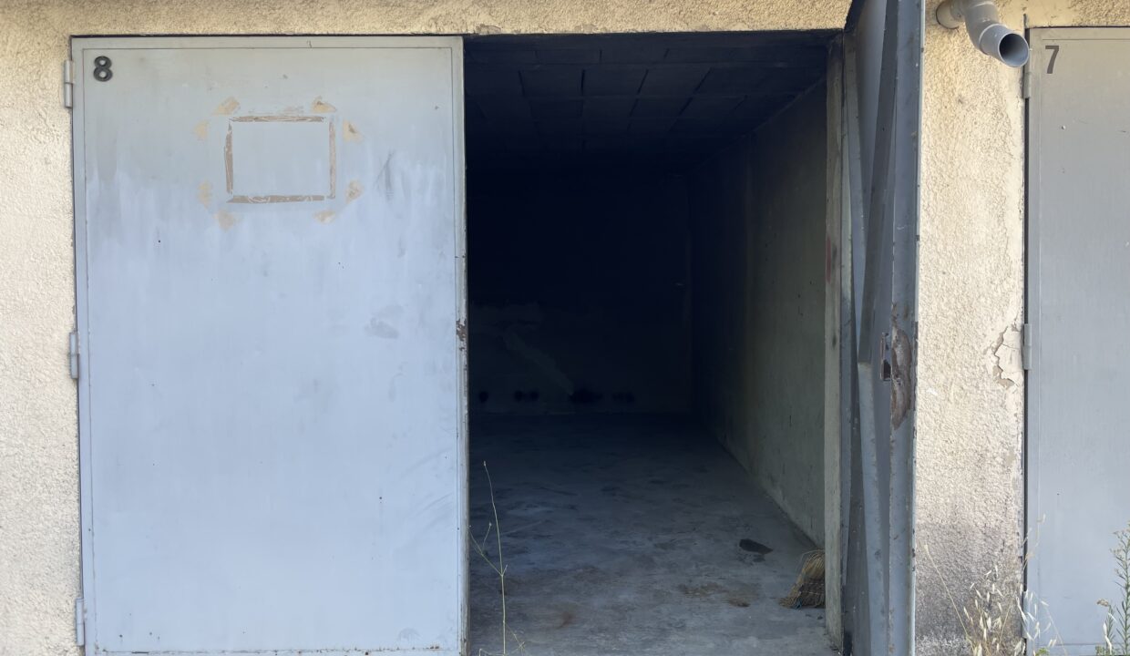 Carpentras grand garage porte