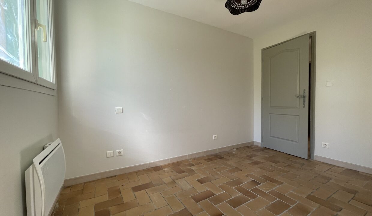 Carpentras T2 avec jardin chambre bis