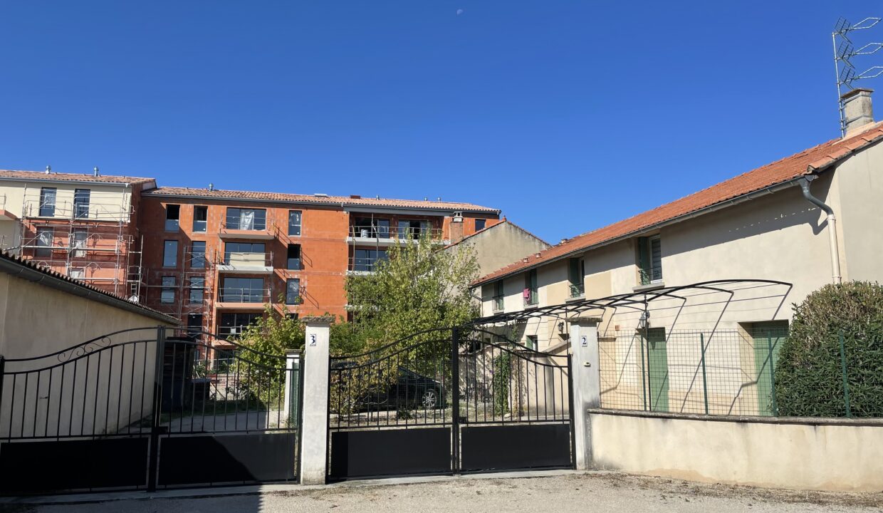 Carpentras T2 avec jardin cour