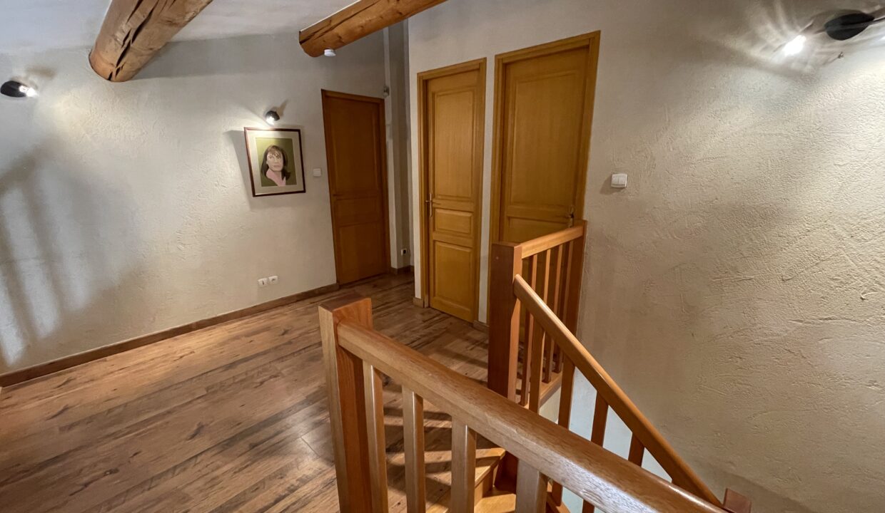 Monteux villa avec jardin escalier bois