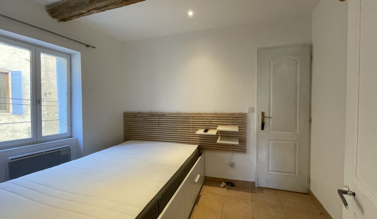 Caromb T2 meuble chambre