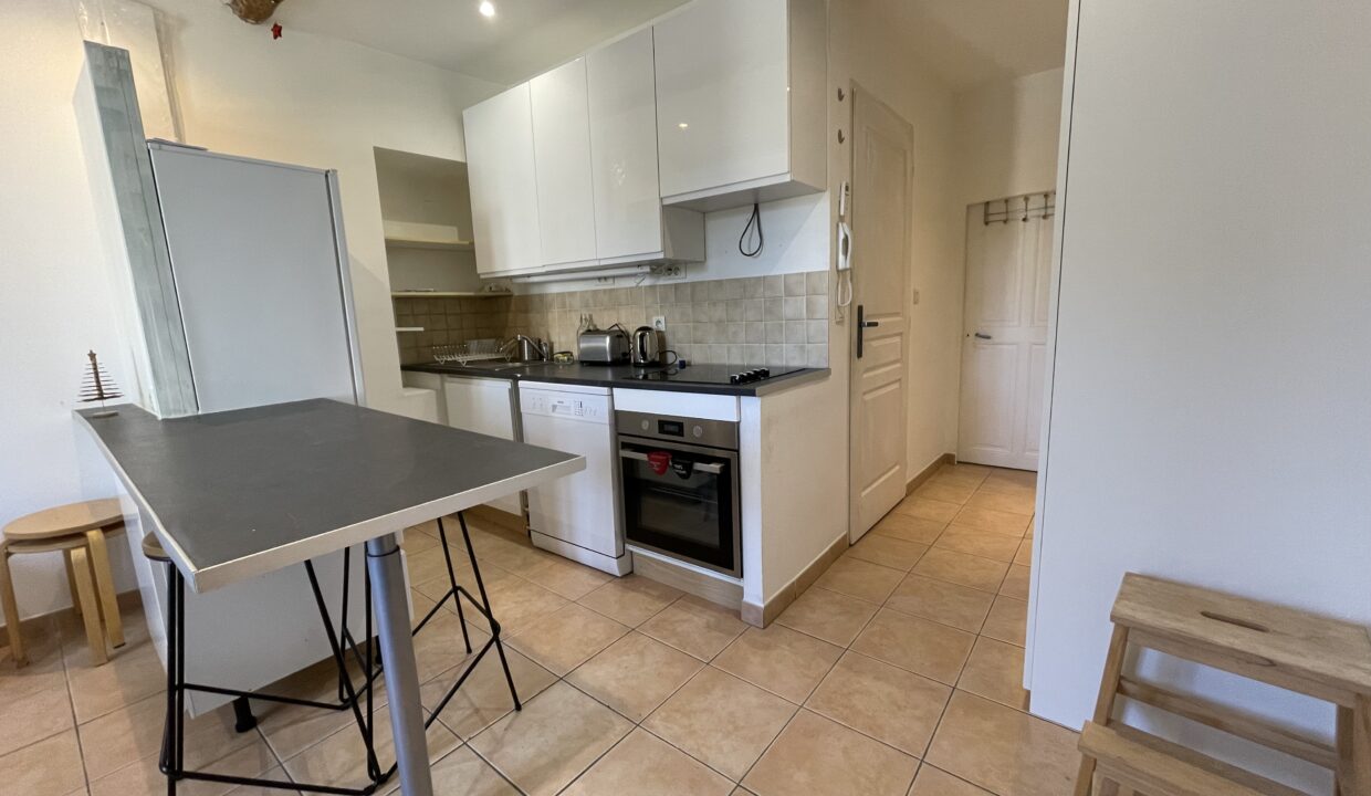 Caromb T2 meuble cuisine equipee