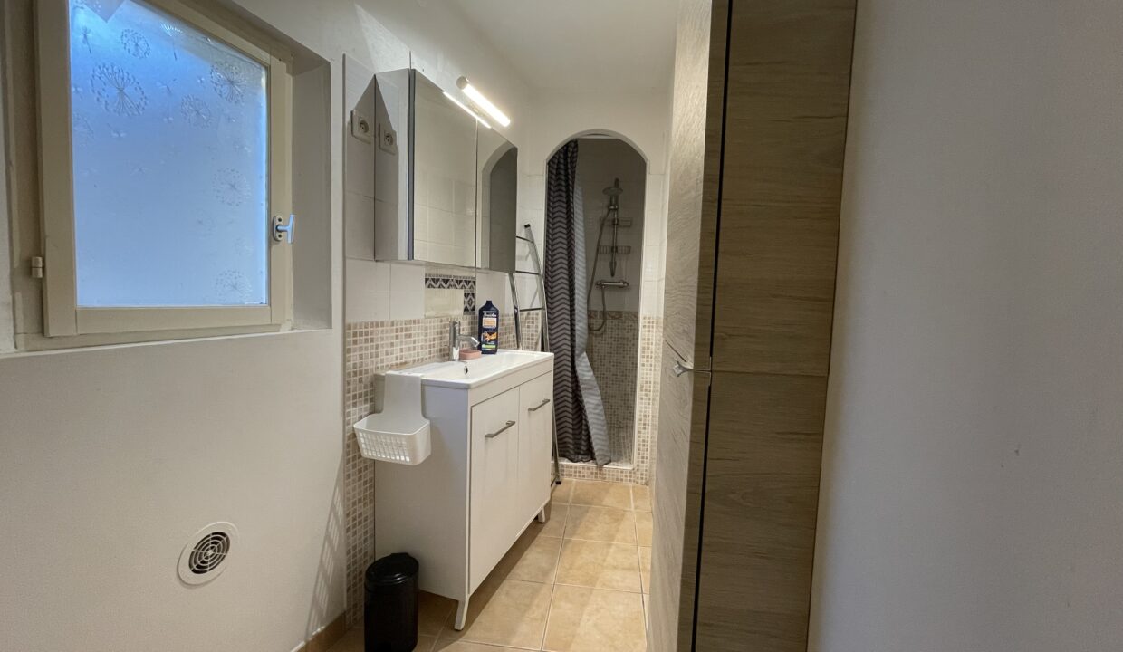 Caromb T2 meublé salle d'eau