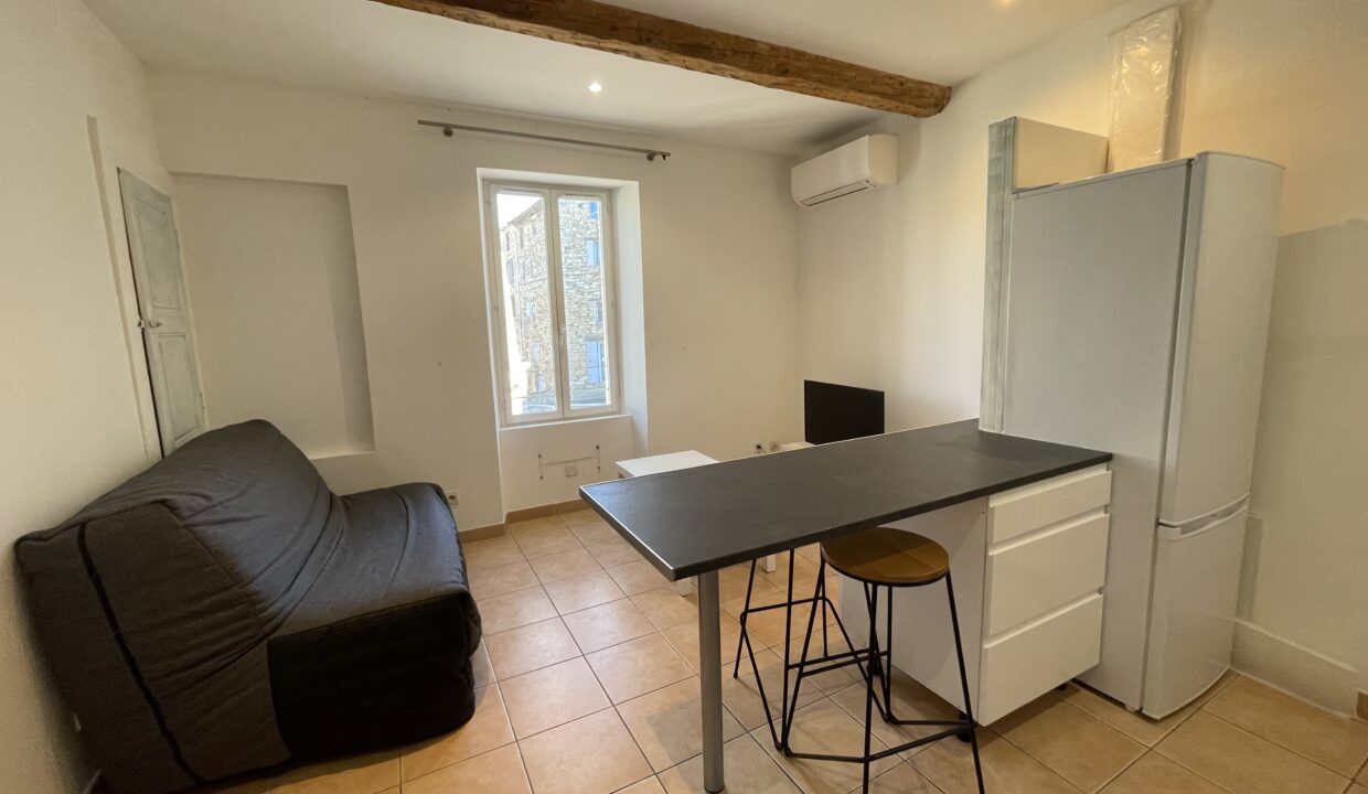 Caromb T2 meuble sejour