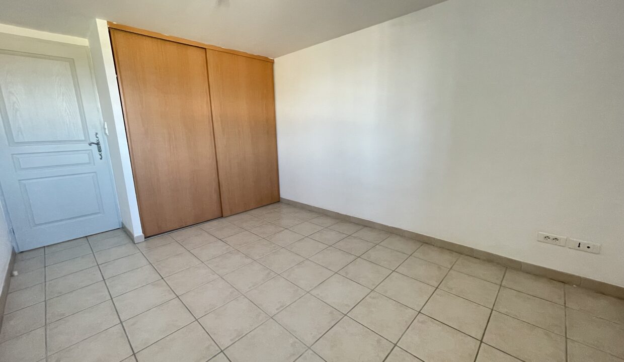 Carpentras T4 de 98m2 chambre placard bis