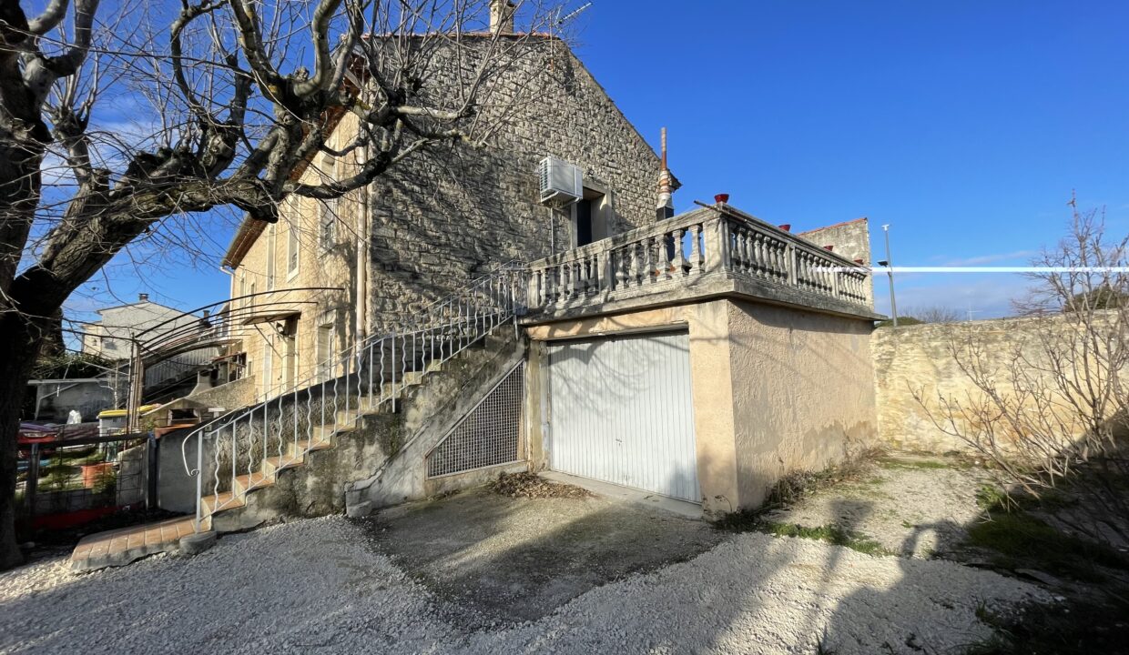Carpentras appartement avec terrasse, jardin et garage