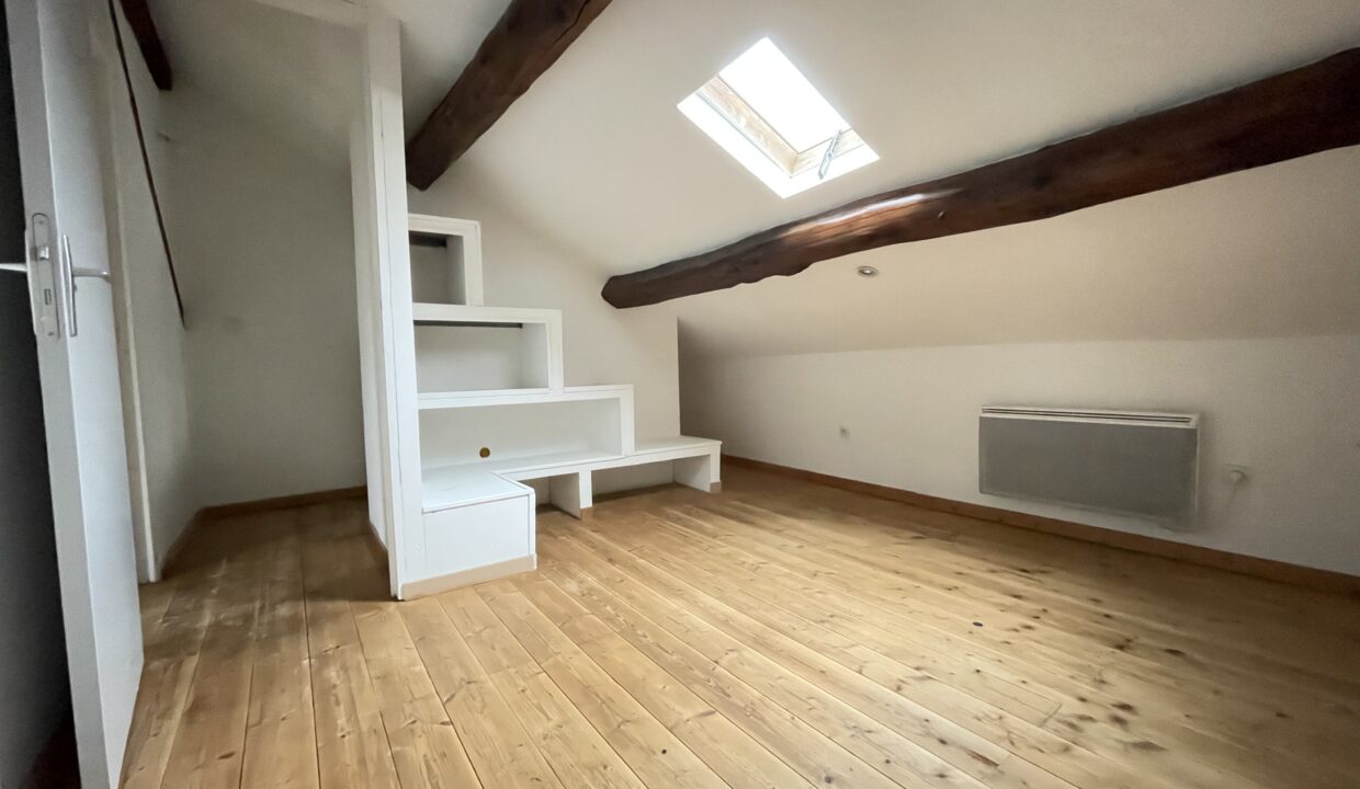 Carpentras appartement avec terrasse, jardin et garage bureau