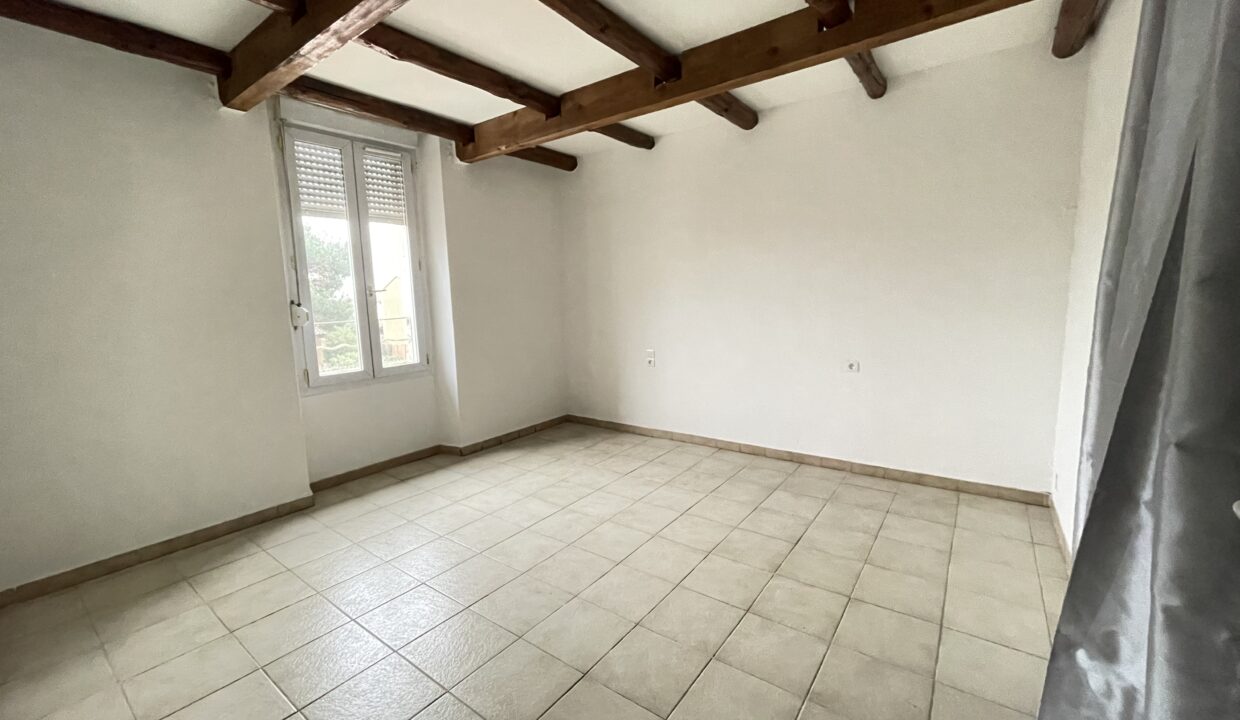 Carpentras appartement avec terrasse, jardin et garage_chambre