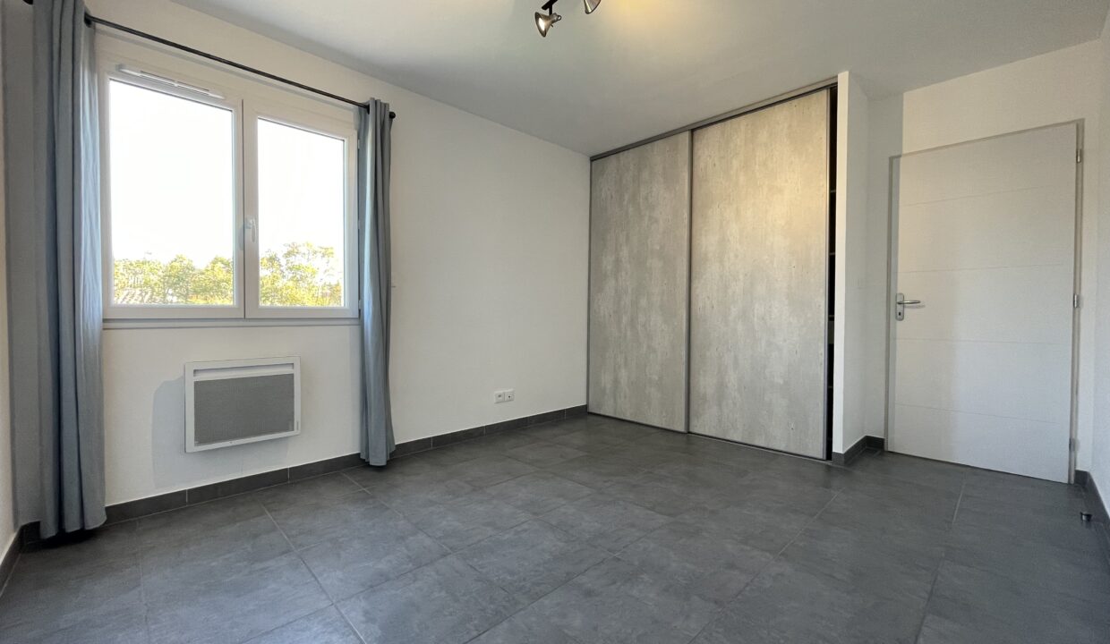 Loriol du Comtat villa recente chambre dressing
