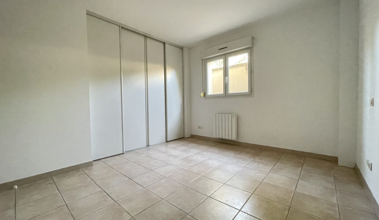 Carpentras T4 avec jardin chambre avec placard