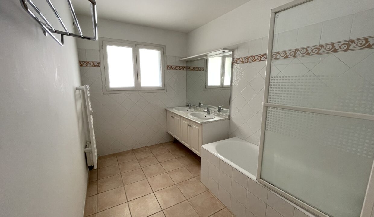 Carpentras T4 avec jardin salle de bain