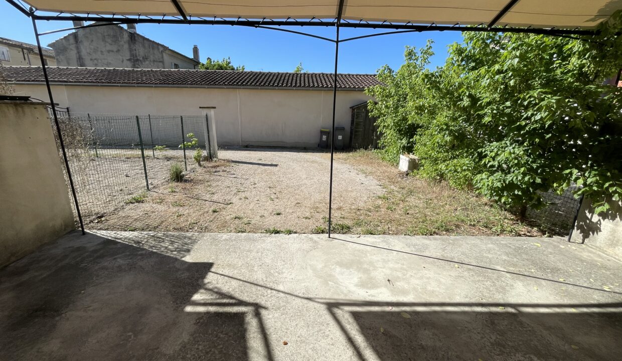 Carpentras T4 avec jardin terrasse pergola