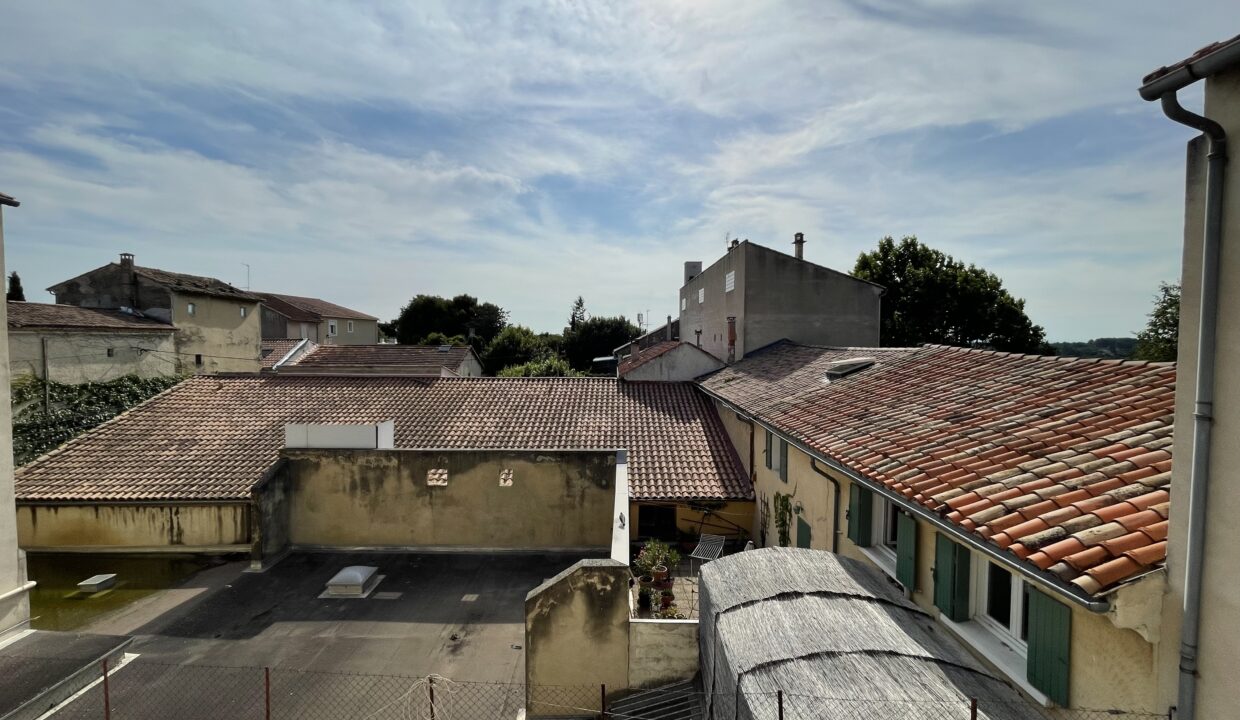 Carpentras T2 renové avec balcon vue dégagée