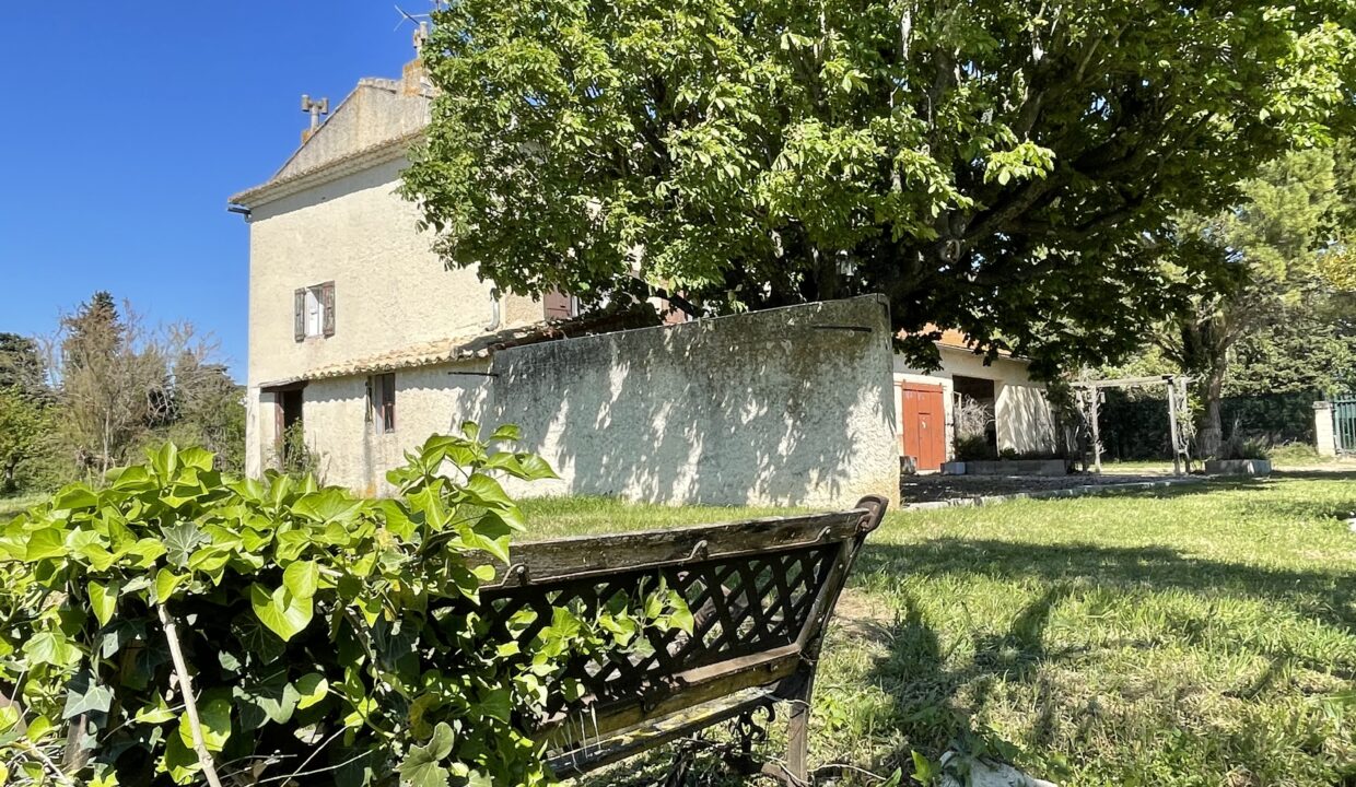 L'Isle-sur-la-Sorgue mas avec dépendances et terrain jardin