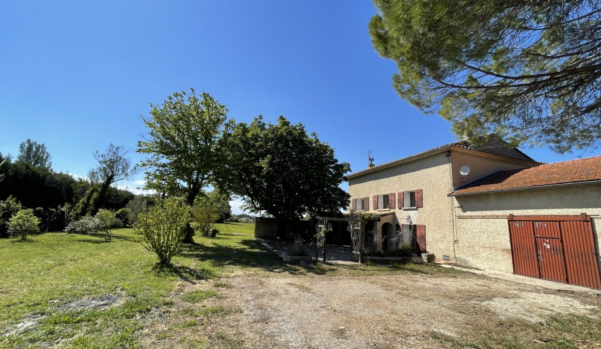 L'Isle-sur-la-Sorgue mas avec dépendances et terrain vue sud