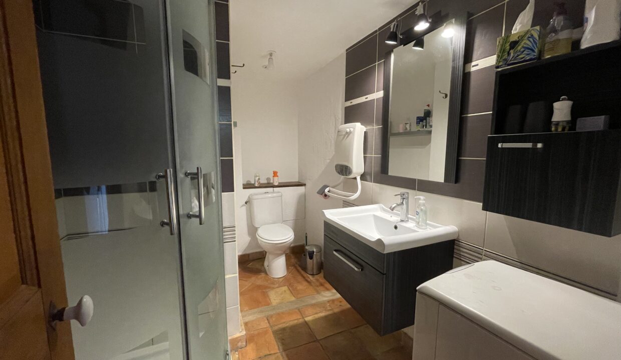 Mazan T2 meuble campagne salle d'eau