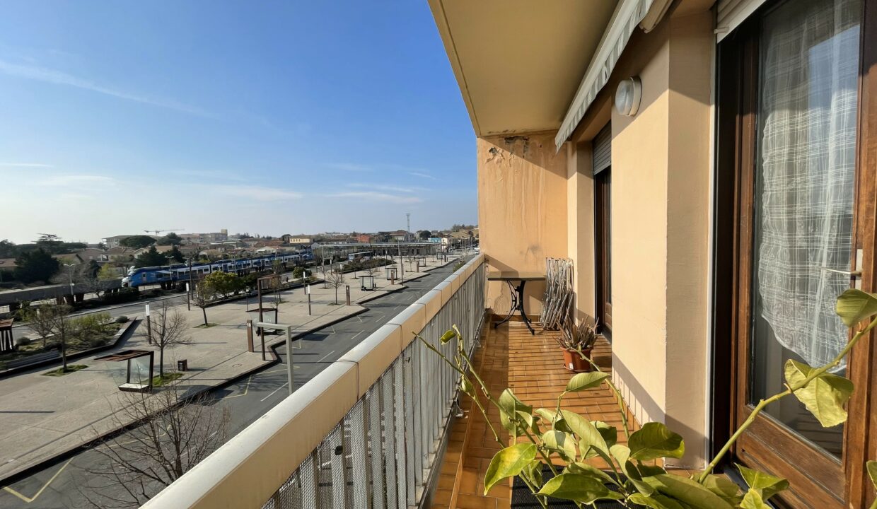Carpentras agréable T3 avec balcon, parking et cave balcon