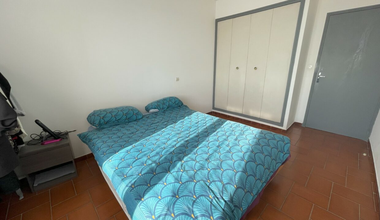 Carpentras agréable T3 avec balcon, parking et cave chambre avec placard
