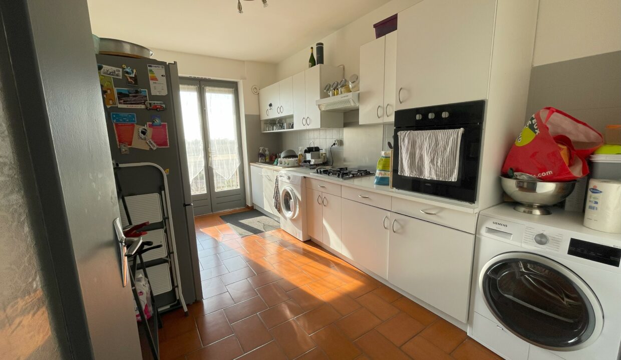 Carpentras agréable T3 avec balcon, parking et cave cuisine balcon