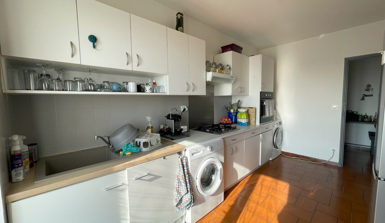 Carpentras agréable T3 avec balcon, parking et cave cuisine independante