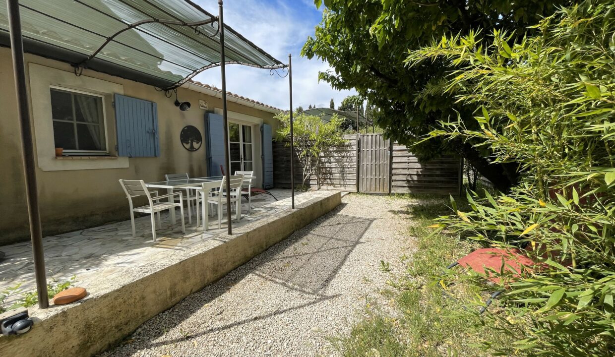 Loriol-du-Comtat maison de maître avec terrain, piscine et gite