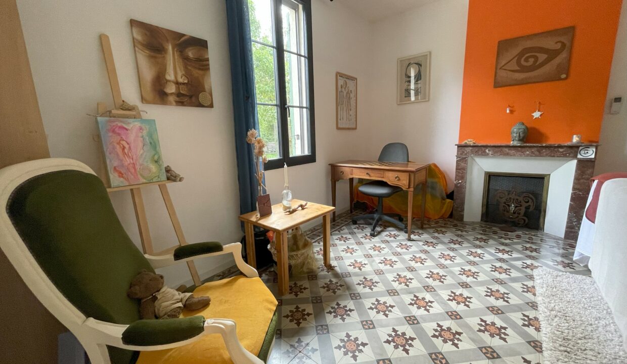 Loriol-du-Comtat maison de maître avec terrain, piscine et gites cheminée