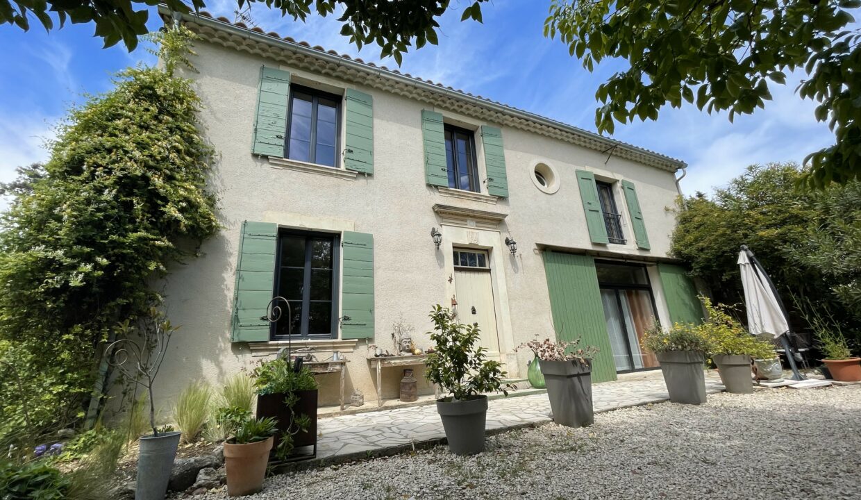 Loriol-du-Comtat maison de maître avec terrain, piscine et gites exterieur