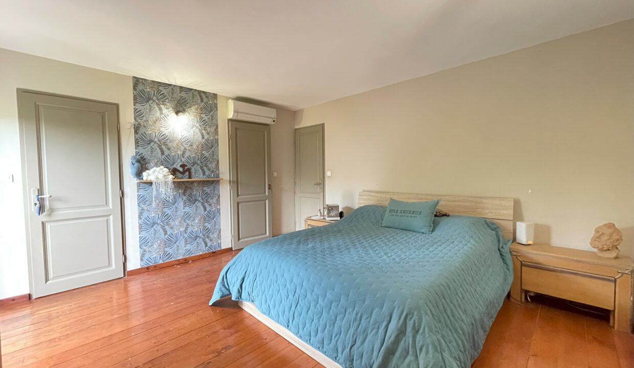 Loriol-du-Comtat maison de maître avec terrain, piscine et gites suite parentale