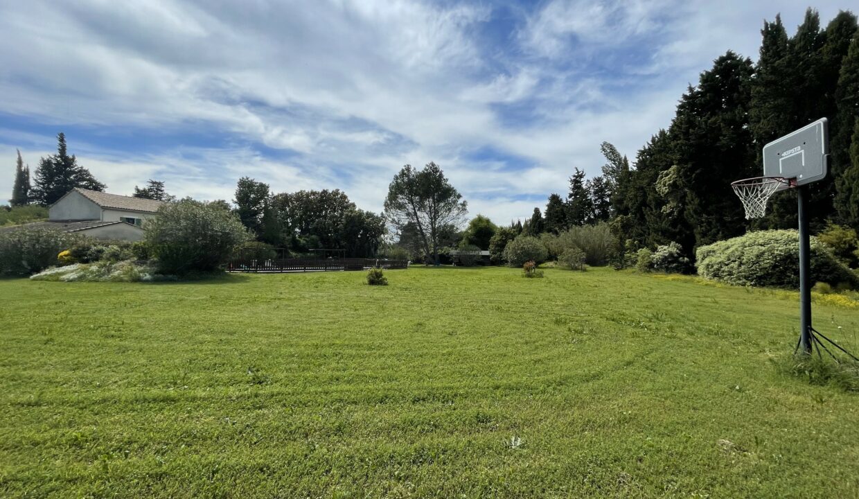 Loriol-du-Comtat maison de maître avec terrain, piscine et gites terrain